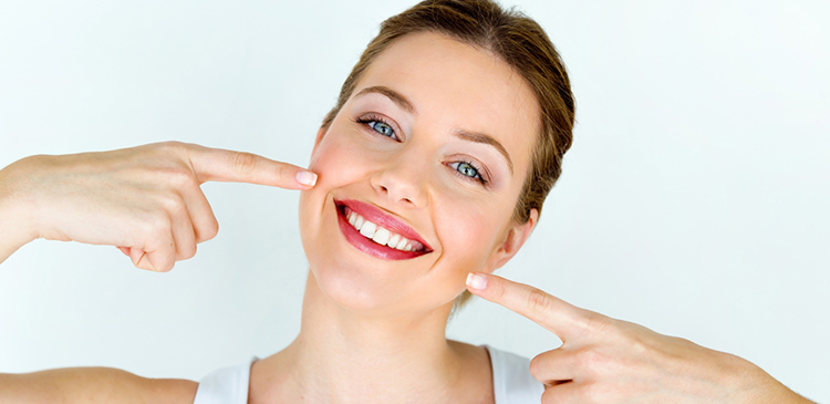 سفید کردن دندان